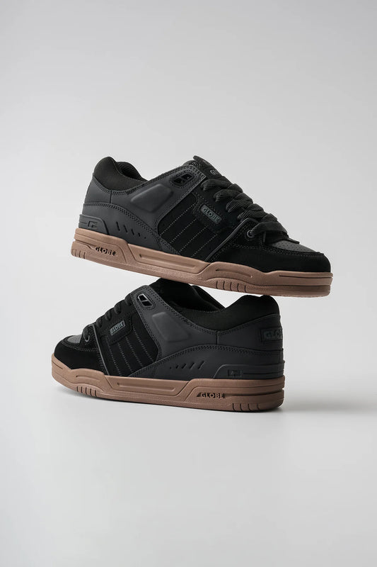 Globe Fusion Black/Tobacco Gum 2026